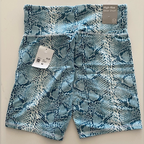 Active Snake Print Biker Shorts and Cropped Cami, Medium - Picture 6 of 6